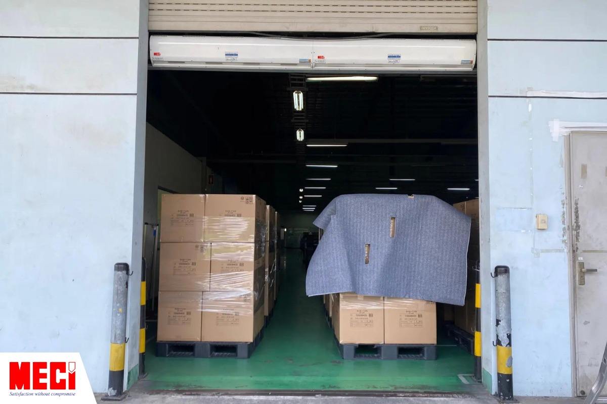 Quạt cắt gió ngăn bụi lắp tại kho chứa hàng hóa