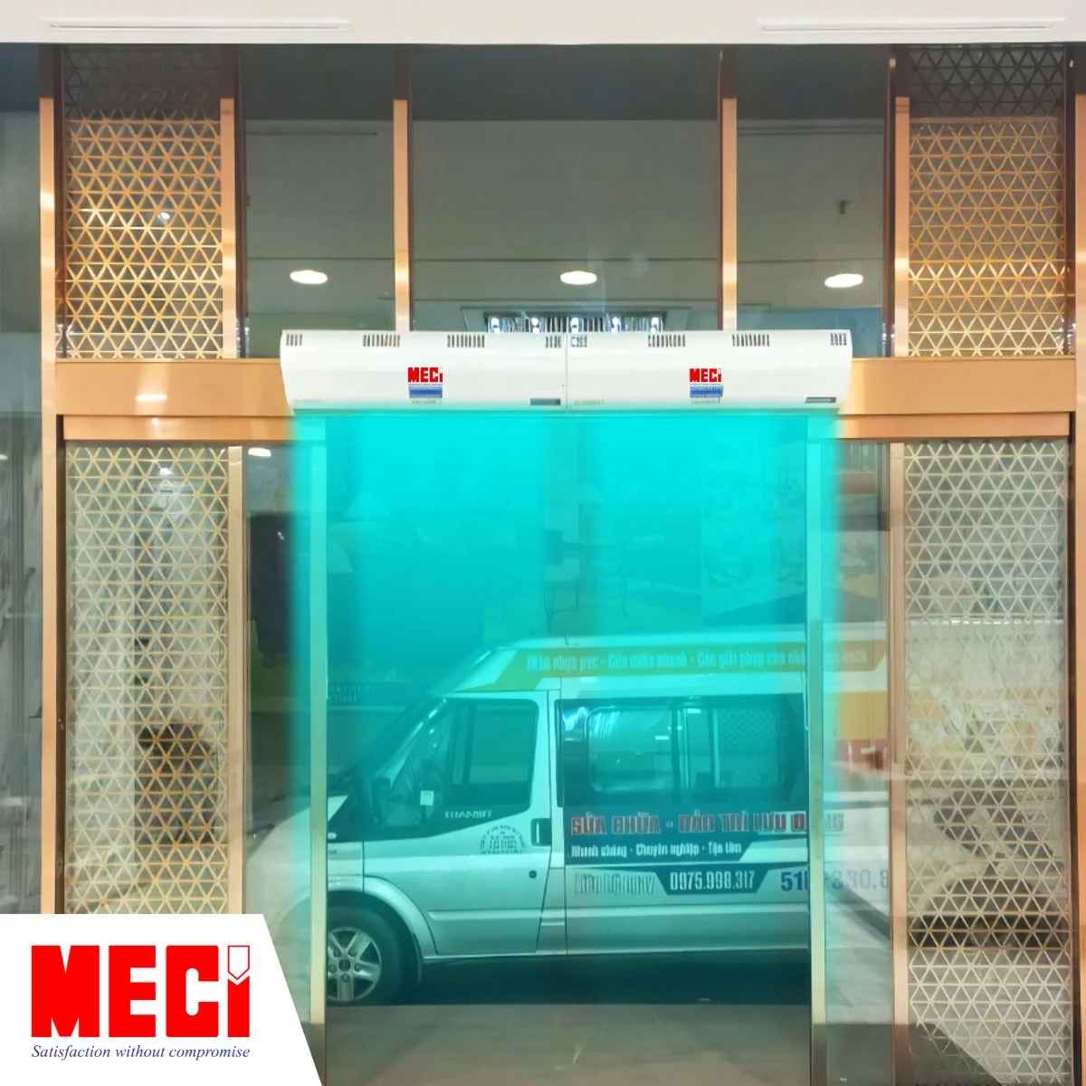 quạt cắt gió được lắp ở lối ra vào kết hợp cùng cửa lùa