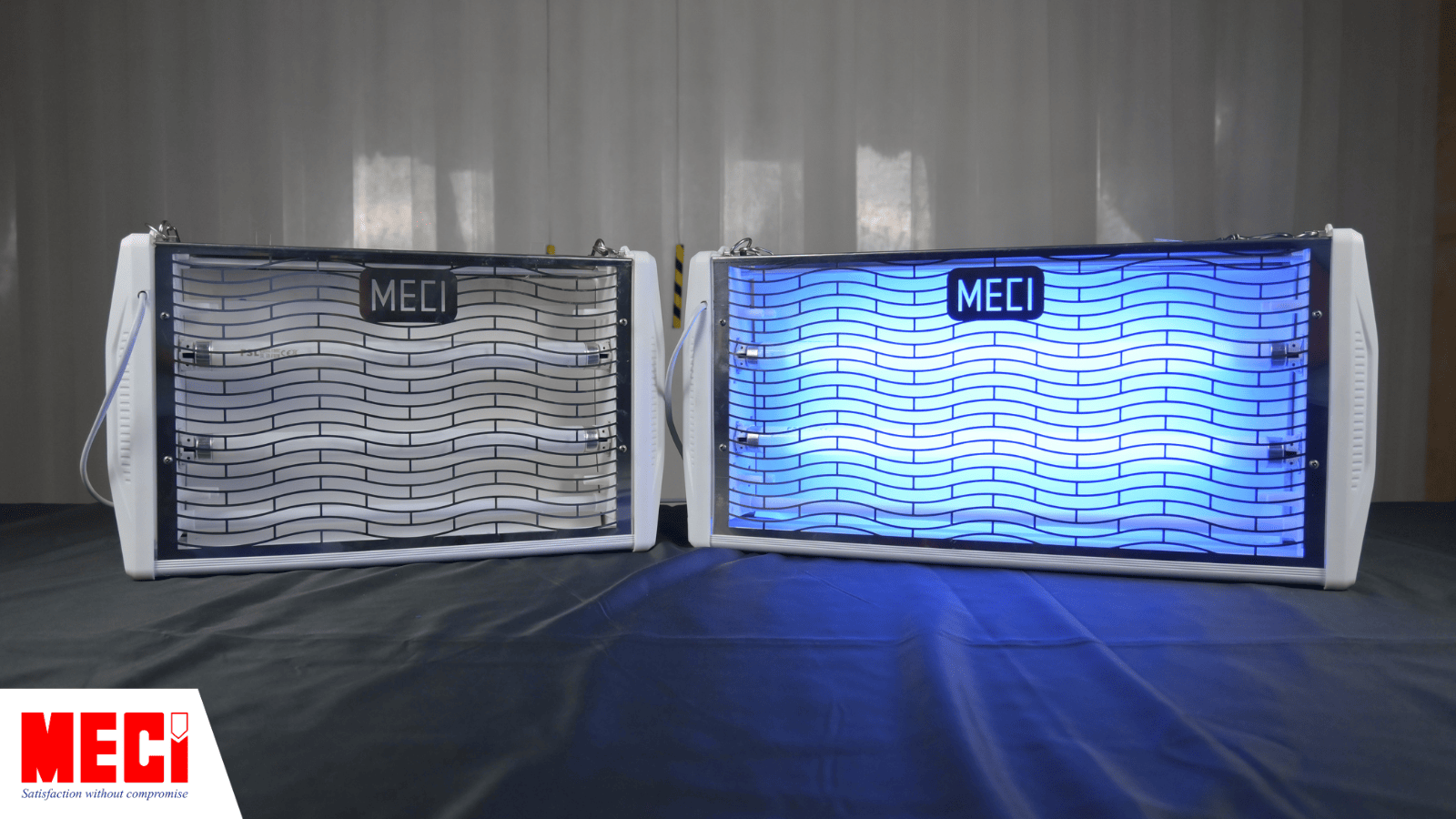 2 đèn diệt côn trùng MECI trong đó có 1 đèn đang sáng và 1 đèn không sáng