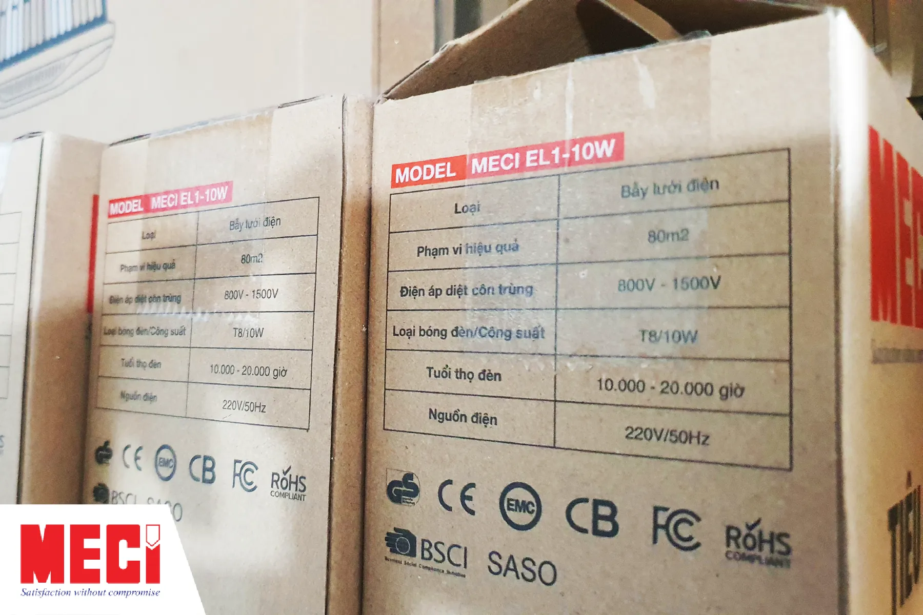 ảnh chụp thông số kỹ thuật trên vỏ hộp của đèn MECI