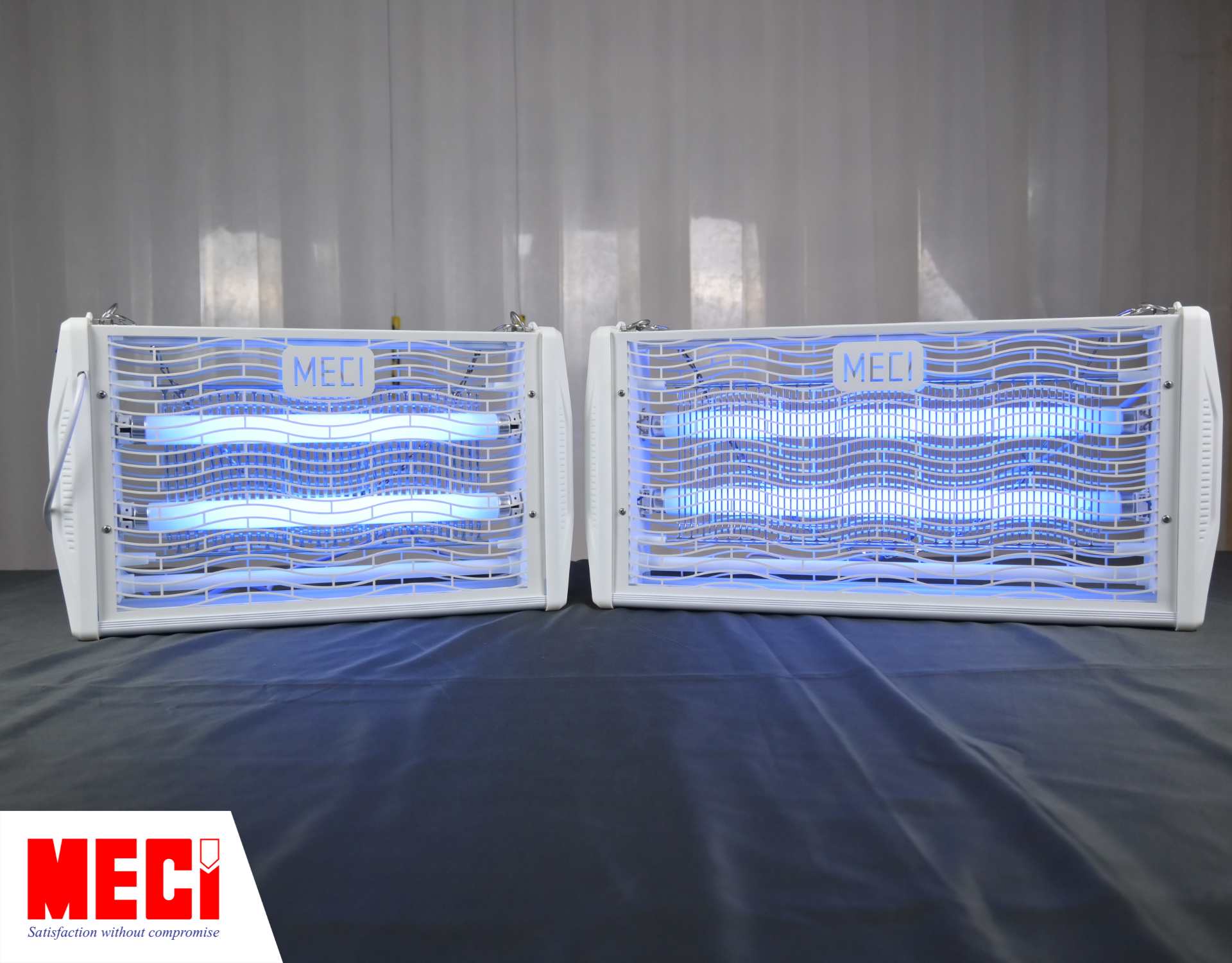 hai đèn diệt côn trùng lưới điện phạm vi 80m2 và 100m2 đặt cạnh nhau