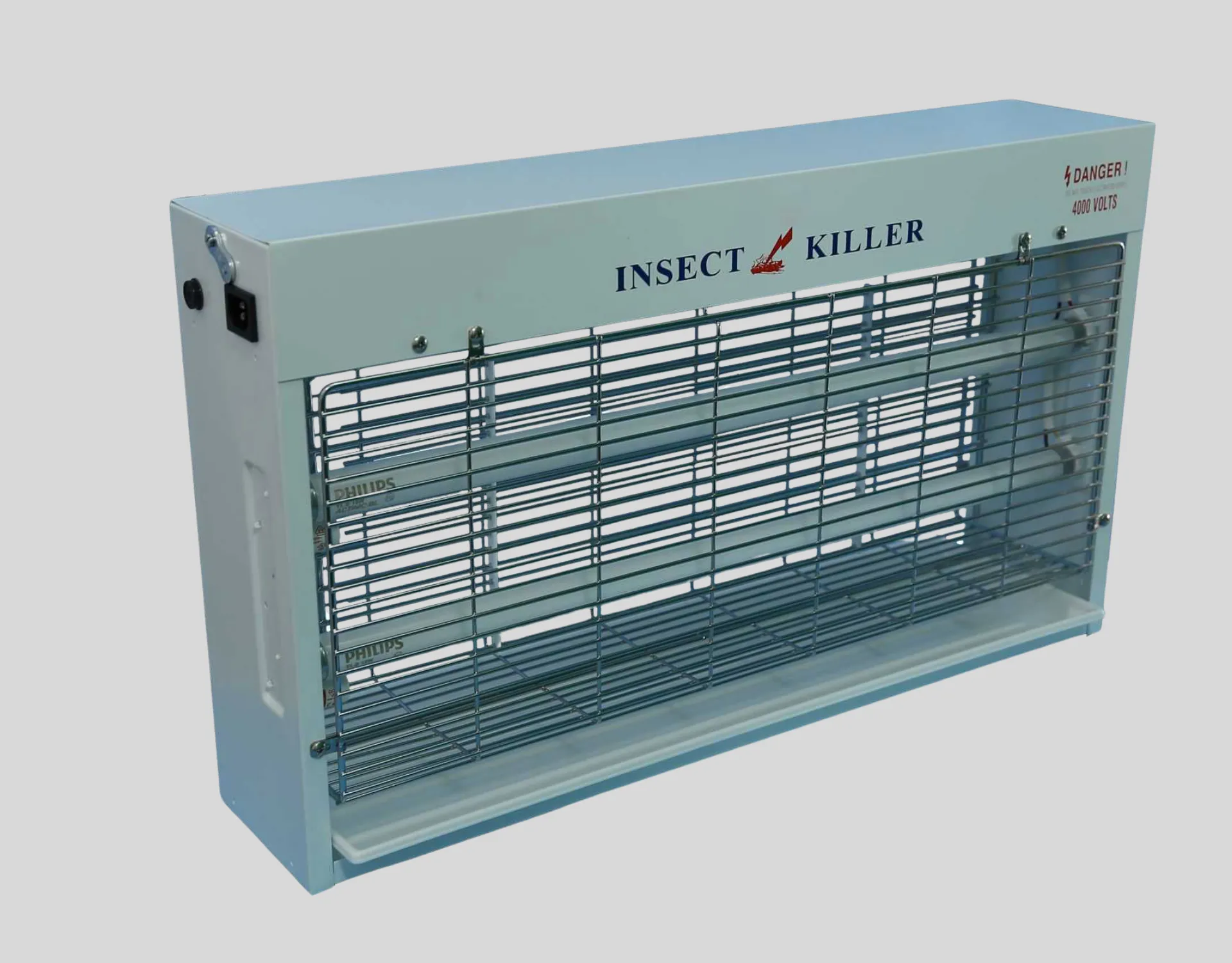 một chiết đèn diệt côn trùng có vỏ ngoài bằng kim loại cứng cáp