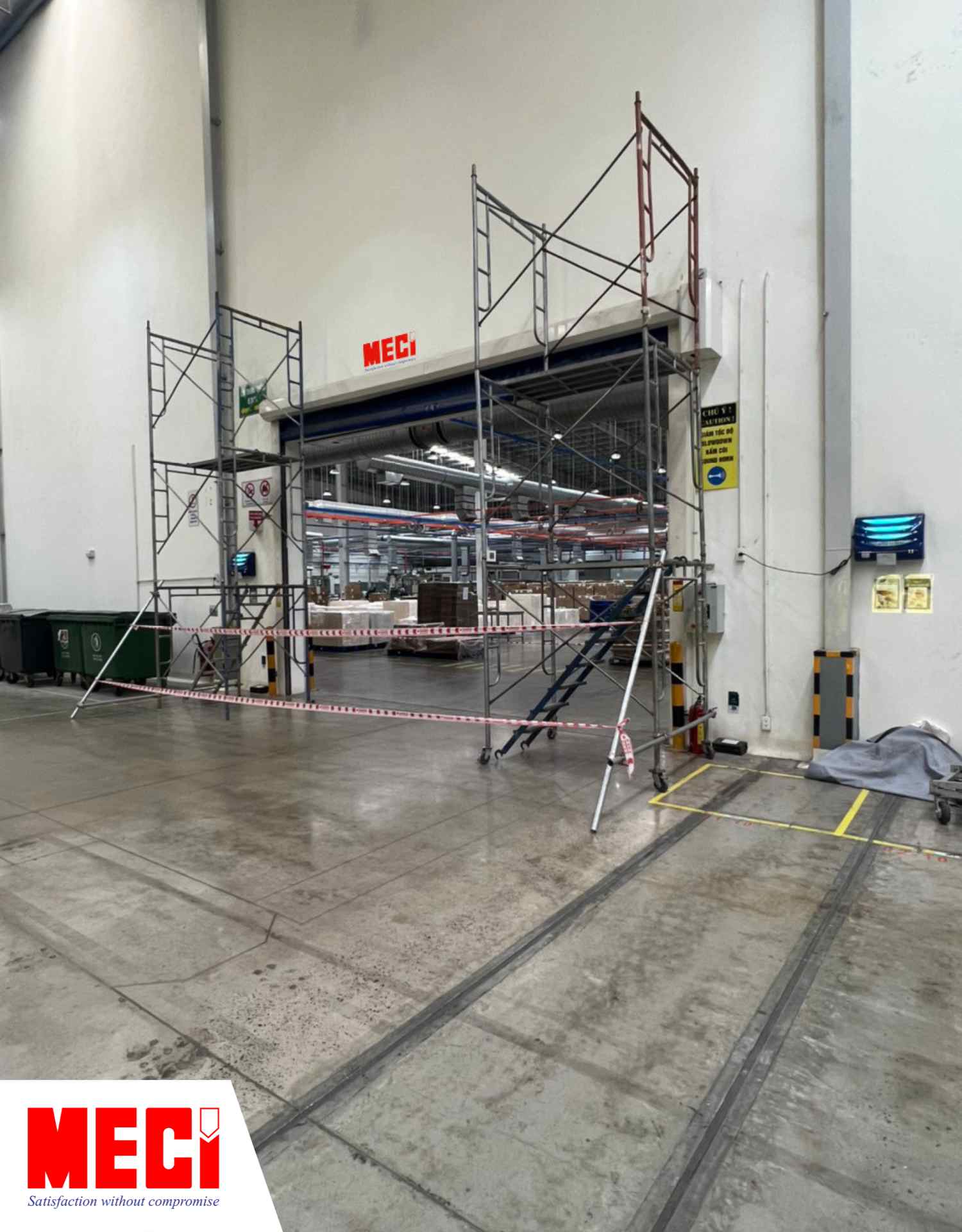 Hình ảnh thực tế của dự án Di dời vị trí cửa cuốn nhanh tại công ty bao bì DETMOLD