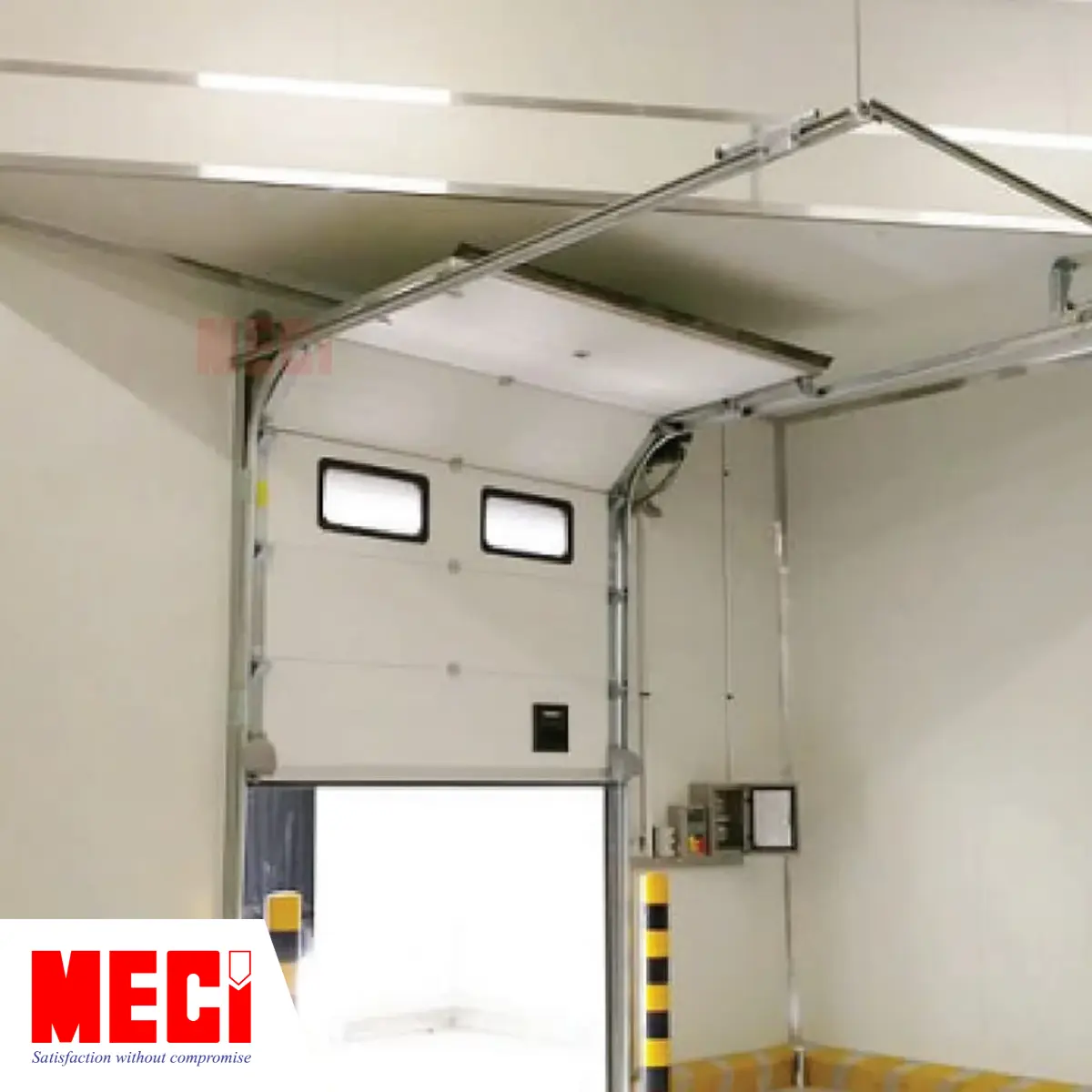 Cửa trượt trần đang mở.