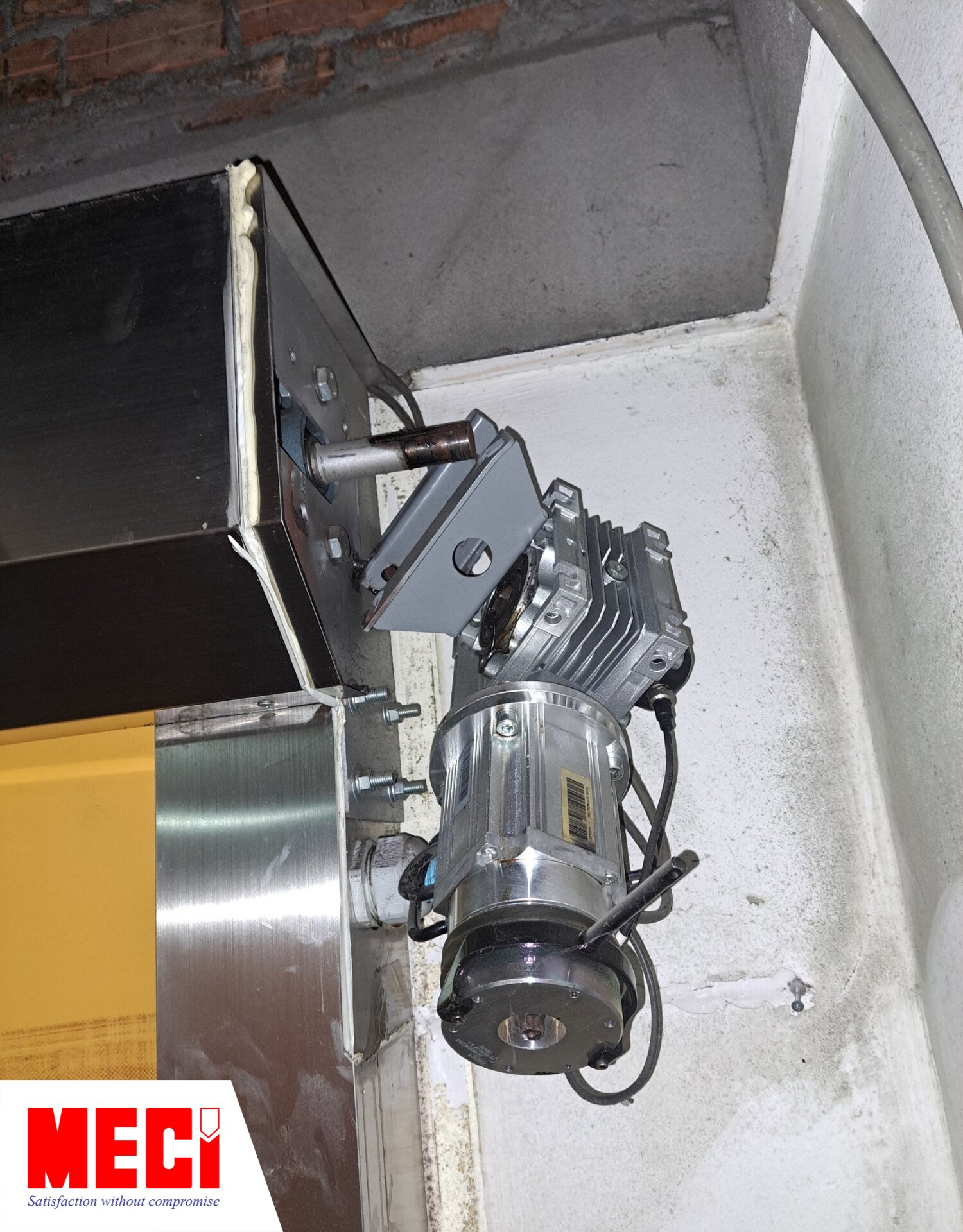 Động cơ của cửa cuốn nhanh PVC bị hư hỏng