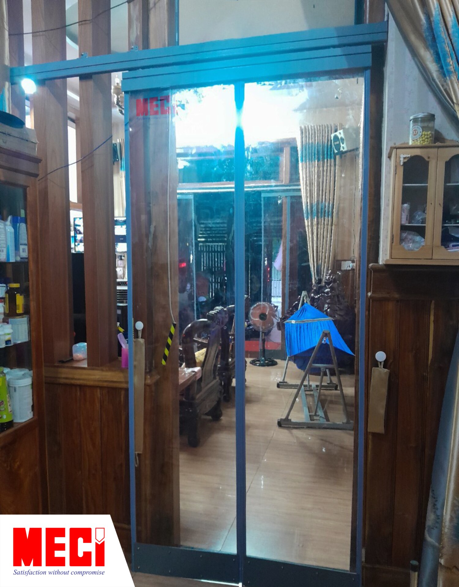 Rèm nhựa nam châm tại TP.HCM cấu tạo hệ lùa tại vị trí phòng khách