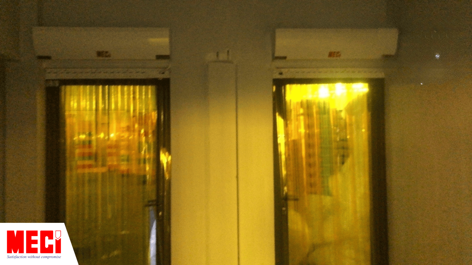 2 bộ rèm nhựa PVC ngăn côn trùng cho nhà máy Hoàng Huy
