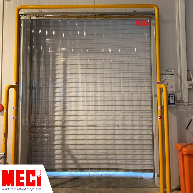 Rèm nhựa PVC tại công ty bao bì tân hiệp lợi tại cửa cuốn nhôm.