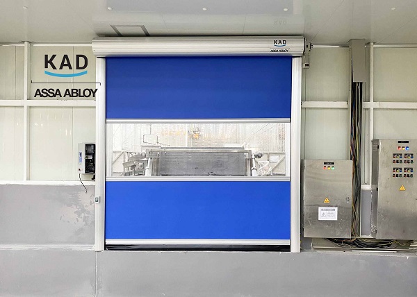 Cửa cuốn nhanh PVC màu xanh tại nhà xưởng