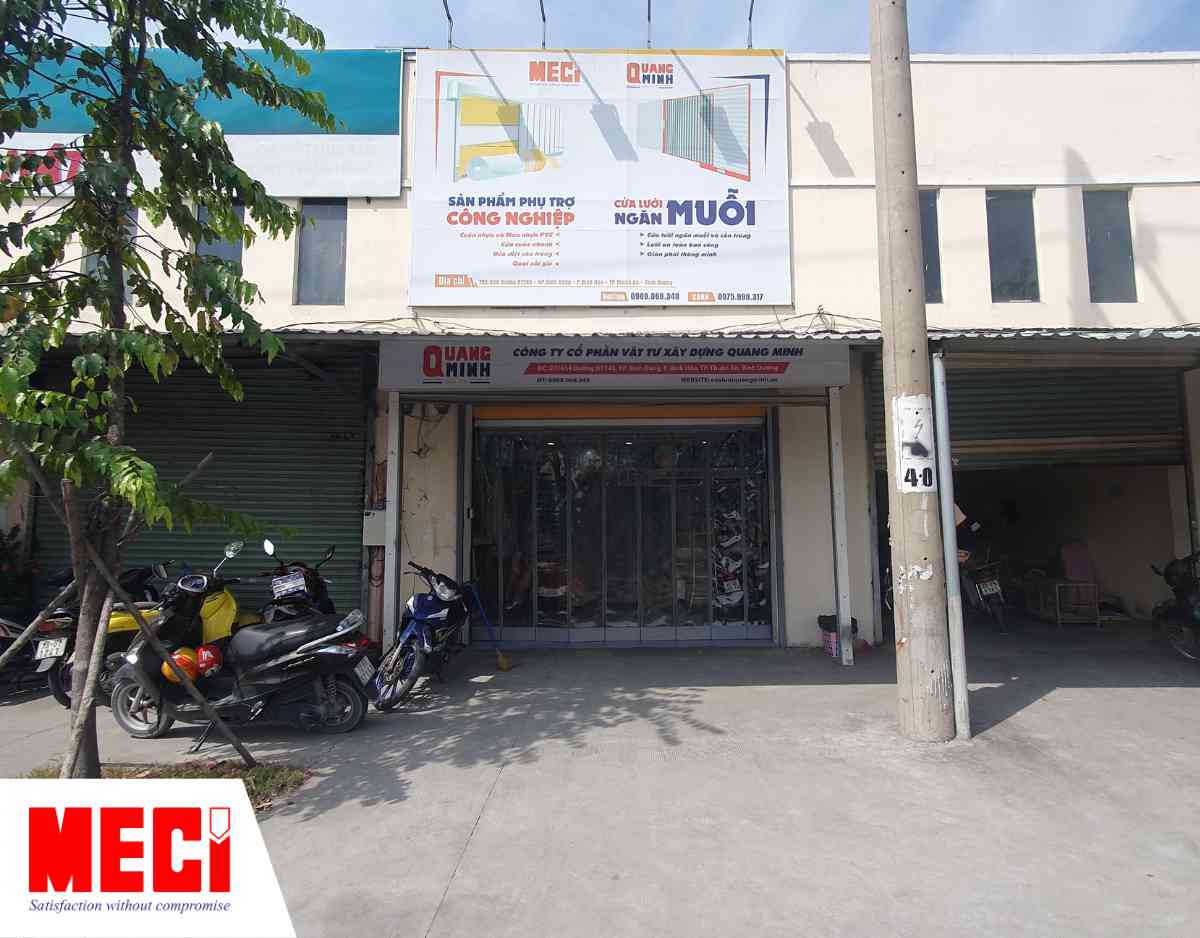 ảnh chụp cửa hàng mua  rèm nhựa pvc tại bình dương với biển hiệu lớn