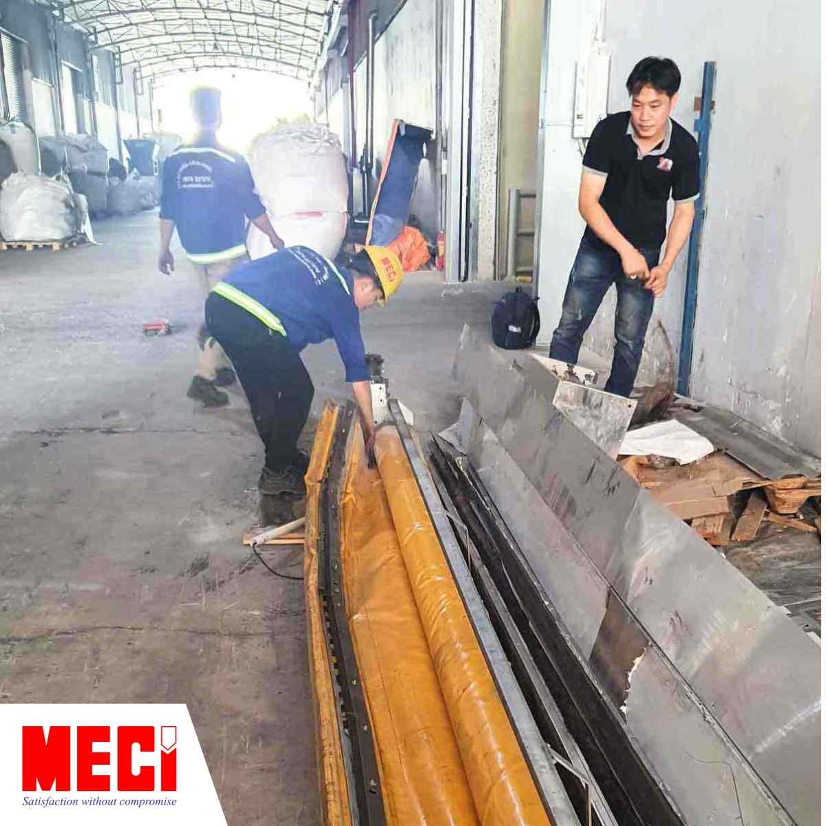 quy trình lắp đặt cửa cuốn nhanh nan nhôm tại Thuận Lợi