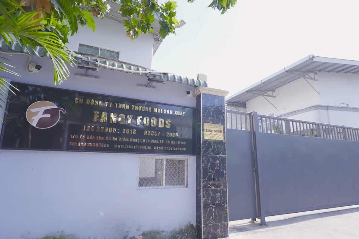 ảnh chụp bên ngoài cổng vào nhà máy fancy foods