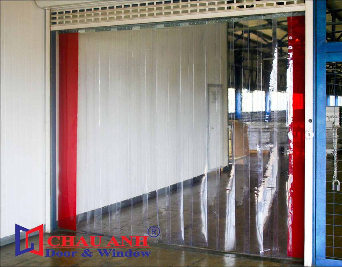 một cái rèm trắng trong ngăn tại lối đi