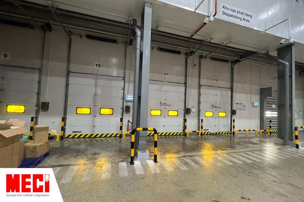 Cửa trượt trần Panel