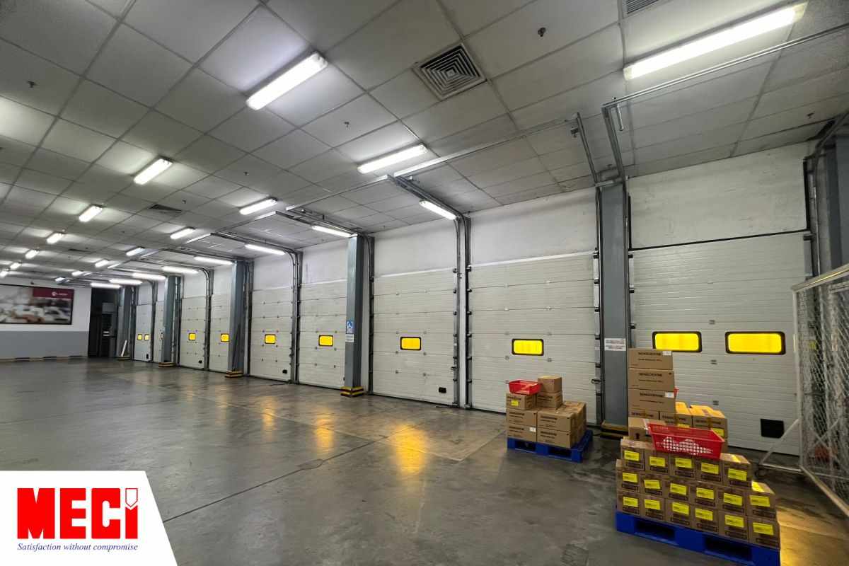 Cửa trượt trần Panel dạng tiêu chuẩn 