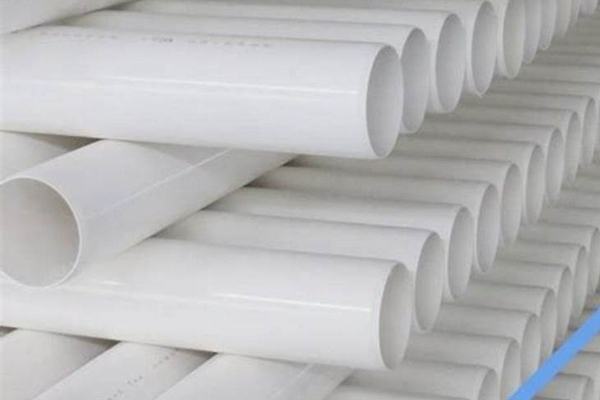 các ống nhựa PVC xếp chồng lên nhau