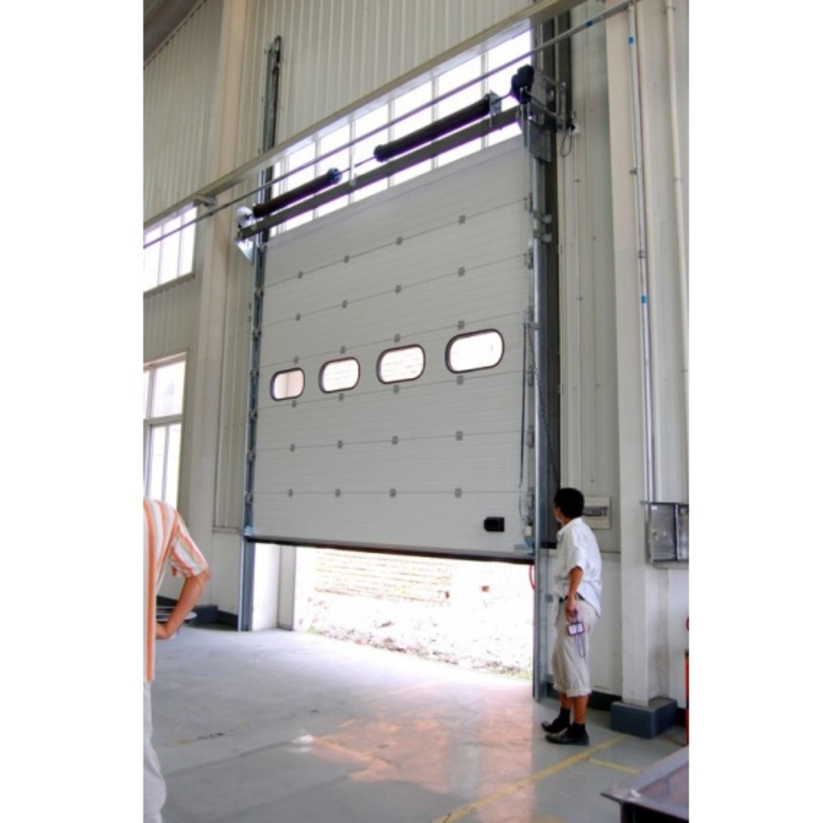 Thương hiệu cửa trượt trần Tuấn Phát