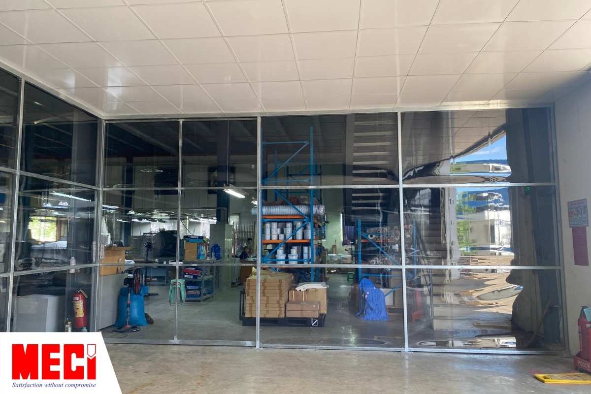 Vách ngăn nhà xưởng bằng tấm nhựa PVC