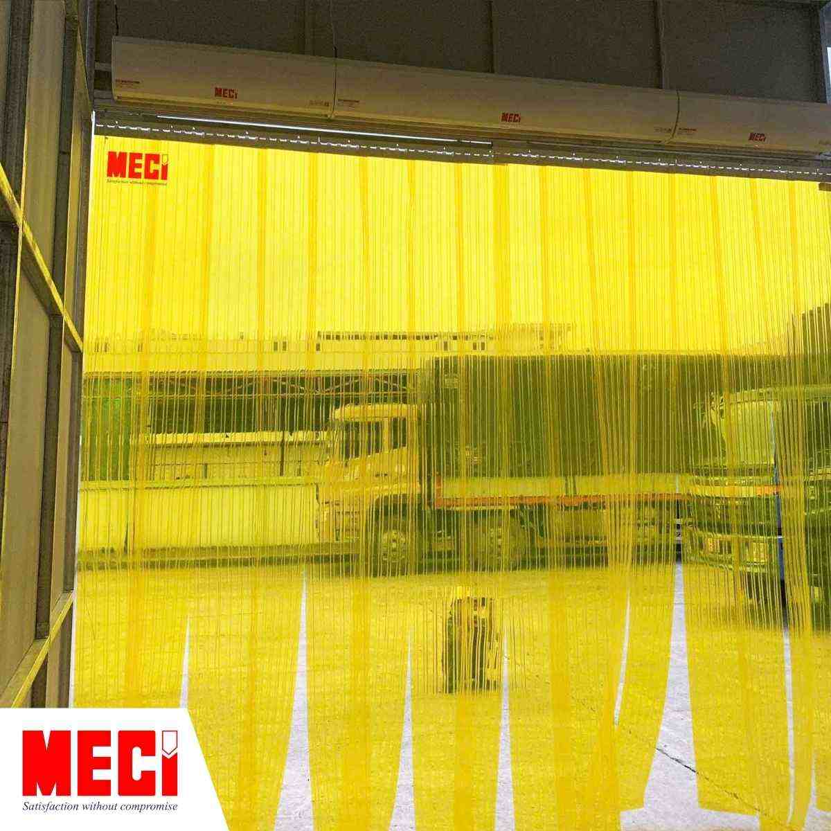 Rèm nhựa PVC và quạt cắt gió
