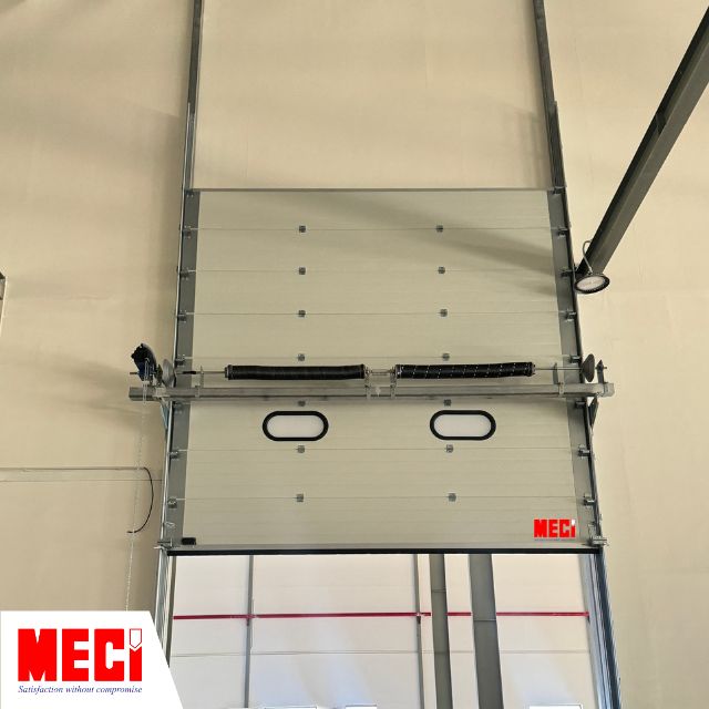 Cửa trượt trần dạng đứng