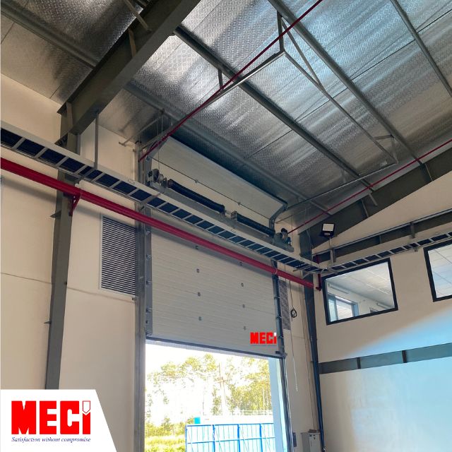 Cửa trượt trần Panel dạng ngang