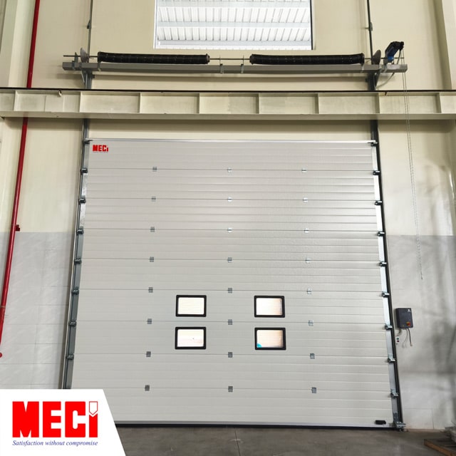 Cửa trượt trần MECI Sài Gòn sử dụng phương trượt đứng