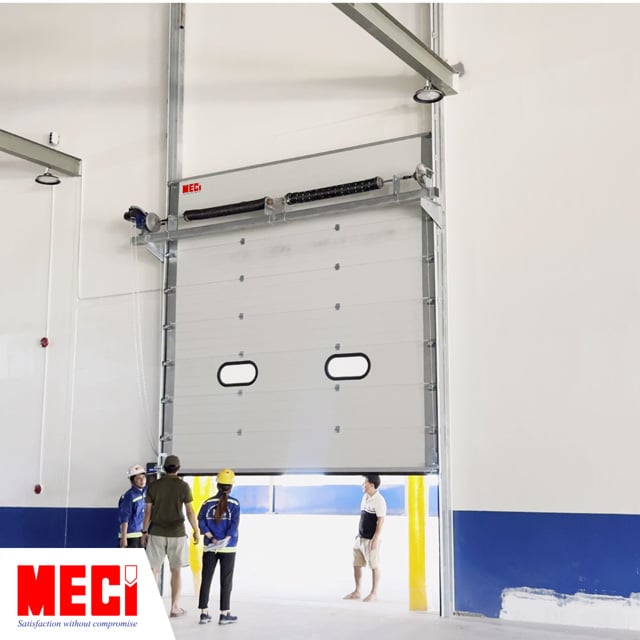 Nghiệm thu cửa trượt trần MECI Sài Gòn