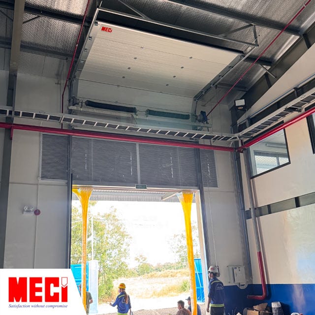 Cửa trượt trần linh hoạt tại kho