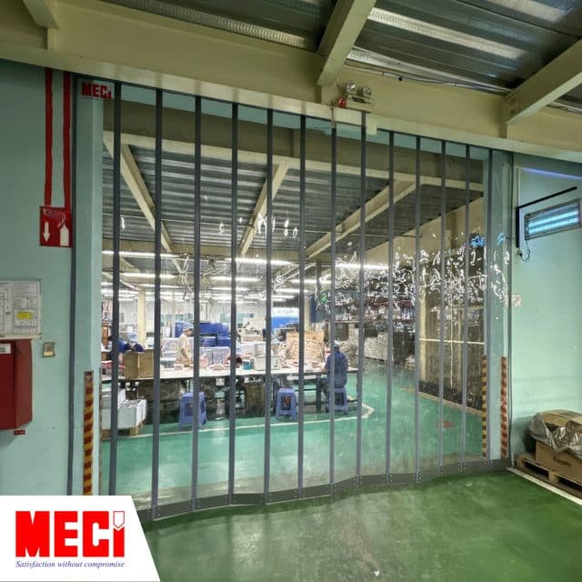 rèm nhựa nam châm trong suốt trong nhà máy sản xuất