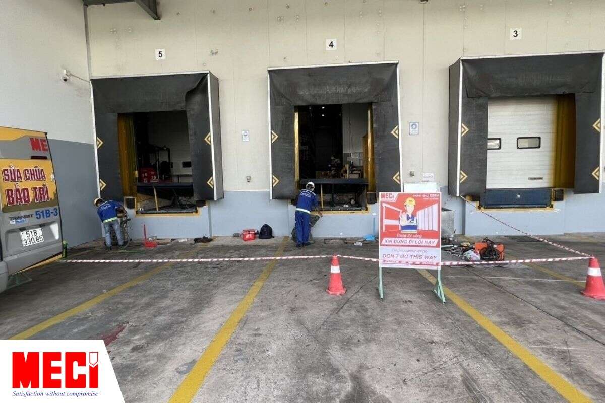 Kỹ thuật MECI Sài Gòn thực hiện bảo dưỡng Loading Dock