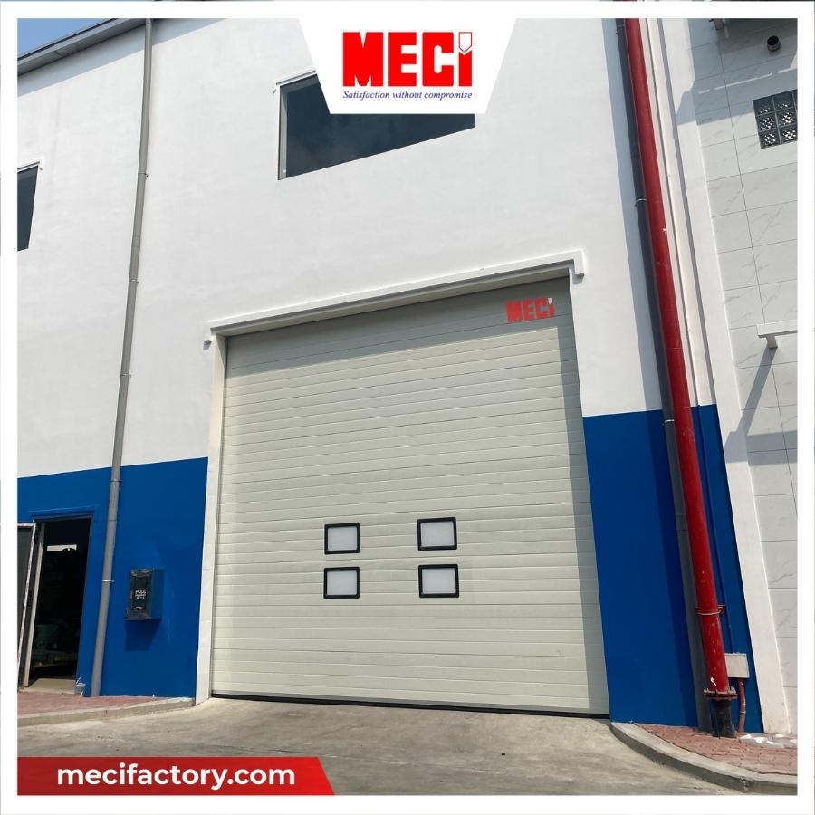 Cửa trượt trần tại nhà máy bao bì nhựa Duy Nguyễn