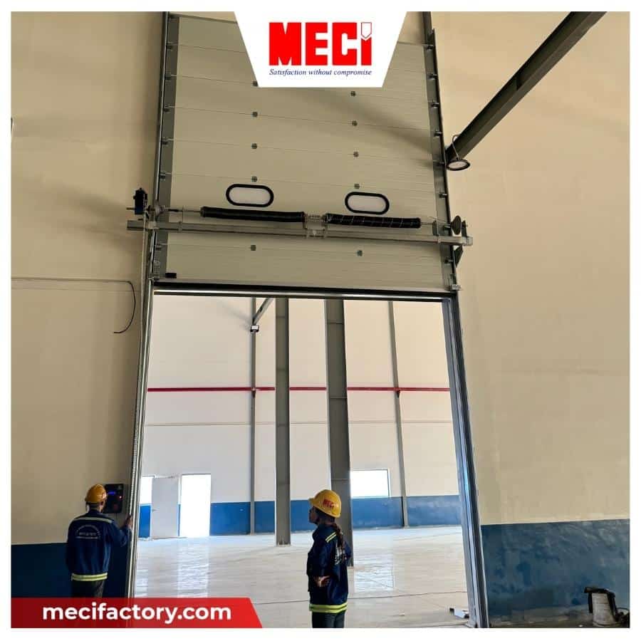 cửa trượt trần tại nhà máy Đỉnh Xanh