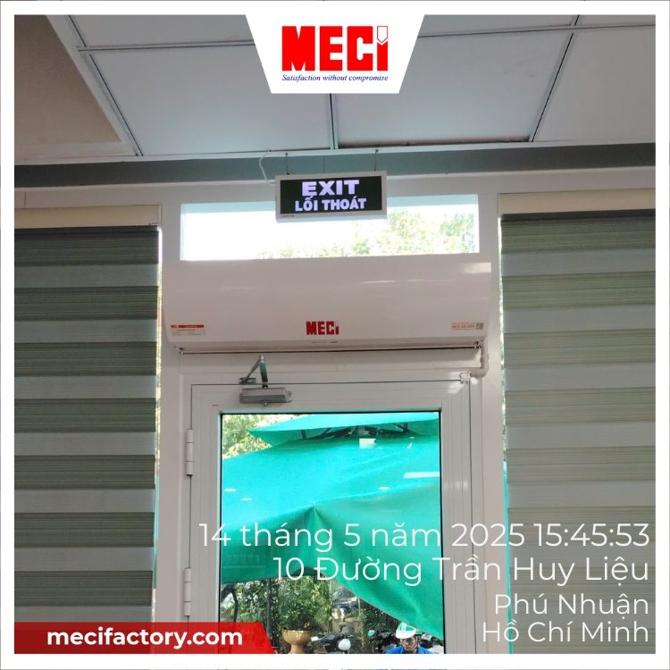 quạt cắt gió ngăn côn trùng tại cửa phụ bệnh viện An Sinh