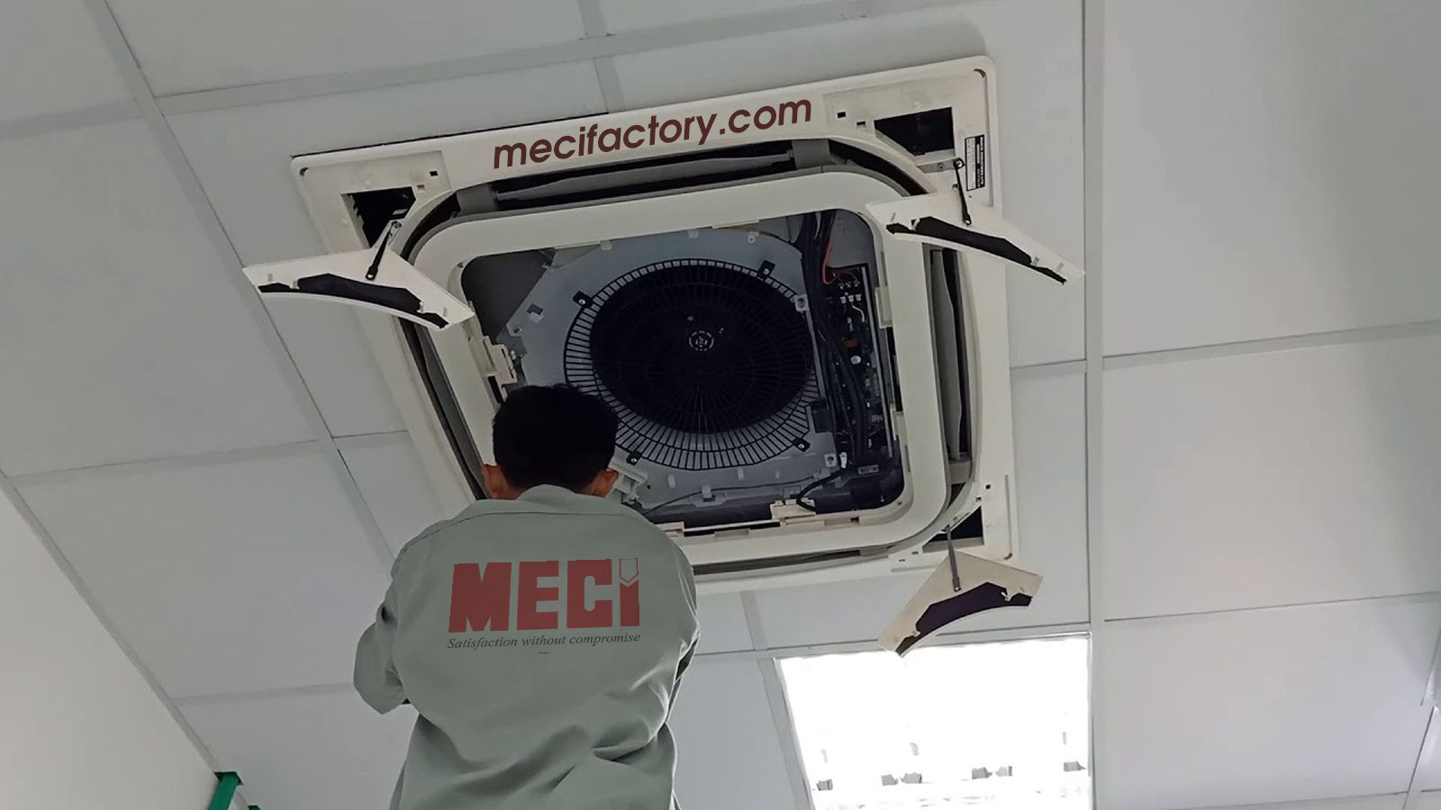 Ảnh bìa bài viết Vệ sinh máy lạnh âm trần