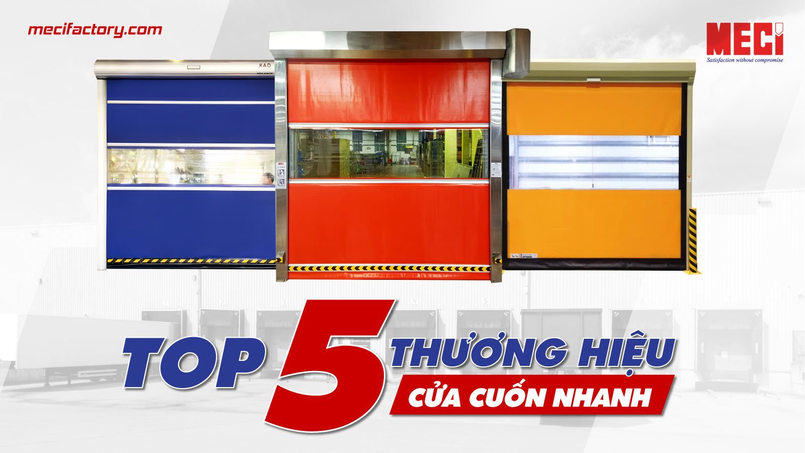 3 chiếc cửa cuốn nhanh màu vàng đỏ và xanh đặt trên background nhà xưởng